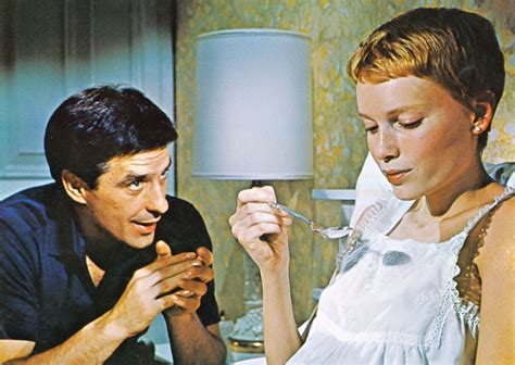 Czy Rosemary's Baby z 1968 roku to mistrzowska opowieść o paranoii czy tylko przerażający horror psychologiczny?!