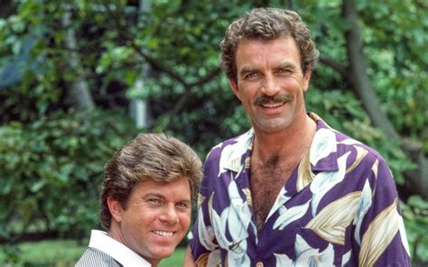  Magnum, P.I. - Klasyka lat 80. z tropikalnym klimatem i urokliwym detektywem!